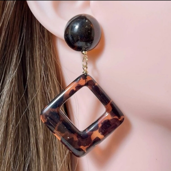 2 for $22🌺Tortoise Print Transparent Square Drop Hoop Earrings - Picture 3 of 3